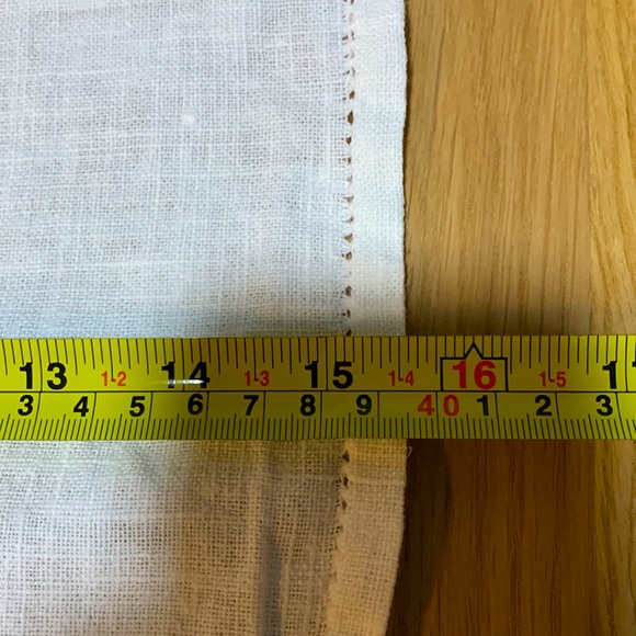 ☀️Hump Day Happiness SALE☀️ 🍃April Cornell- Embroidered Square Table Linen - Picture 4 of 6